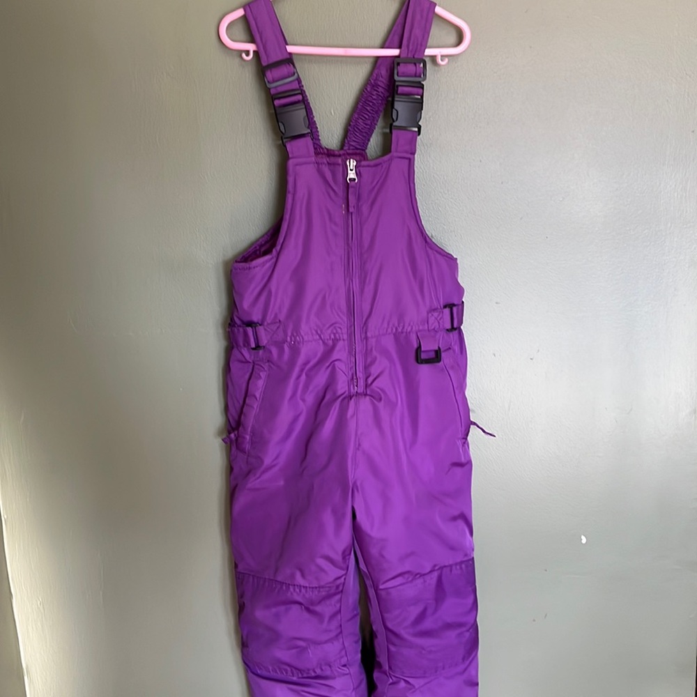 Girls snow pants.
